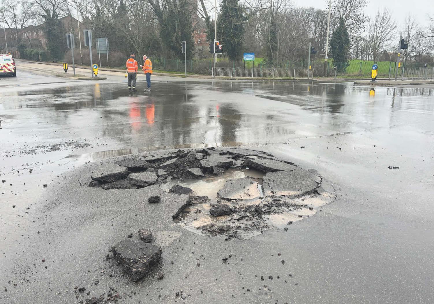 Sinkhole shuts city junction