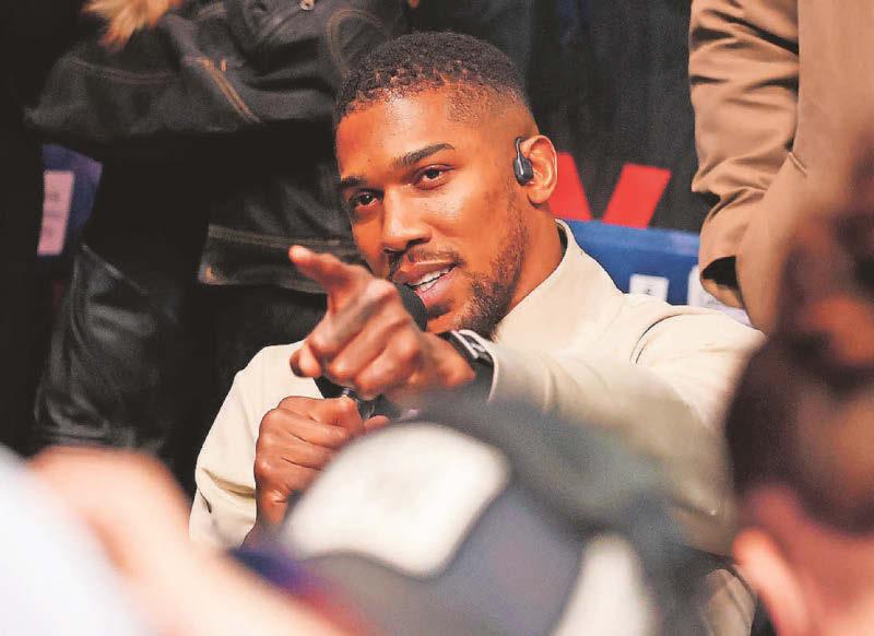 Joshua teams up with rival Usyk for training
