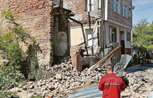 Istanbul rocked by earthquake
