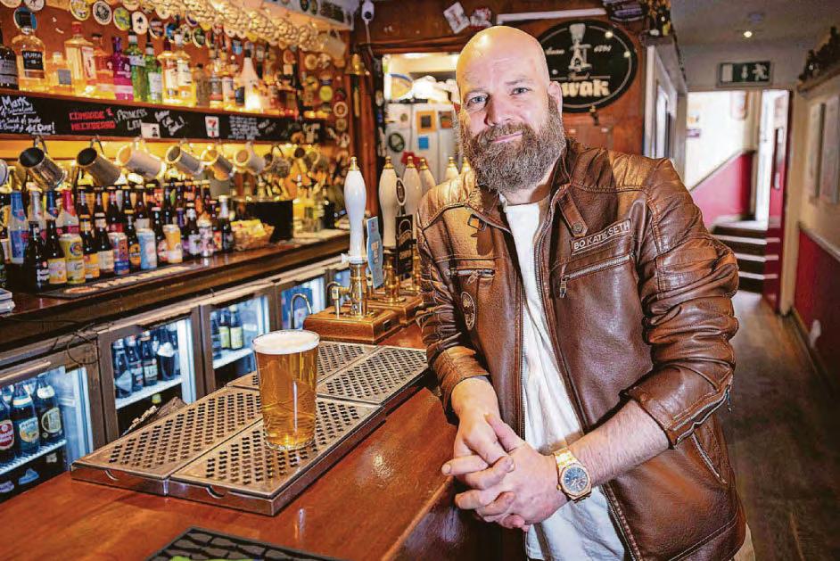 Rise of home working 'putting pubs in peril'