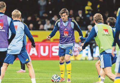 Lindelof defends decision to give fans the thumbs up after booing incident
