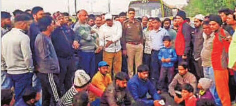 गाजीपुर में युवक की गोली मारकर हत्या, गुस्साए परिजनों ने राजमार्ग किया जाम