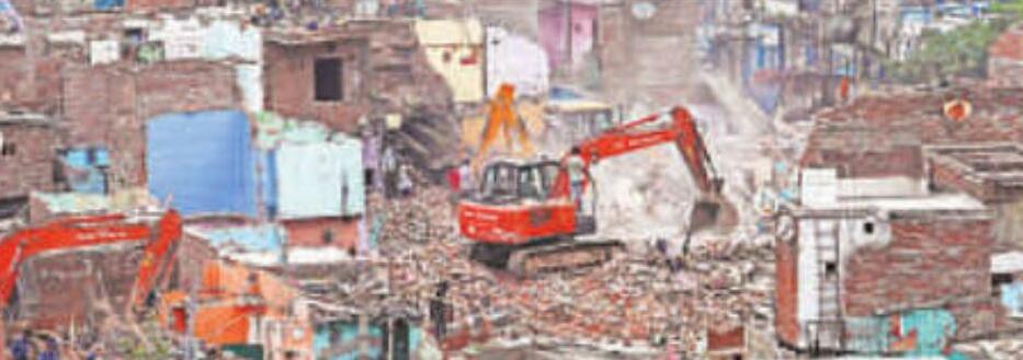अशोक विहार, वजीरपुर में 300 मकान ढहाए