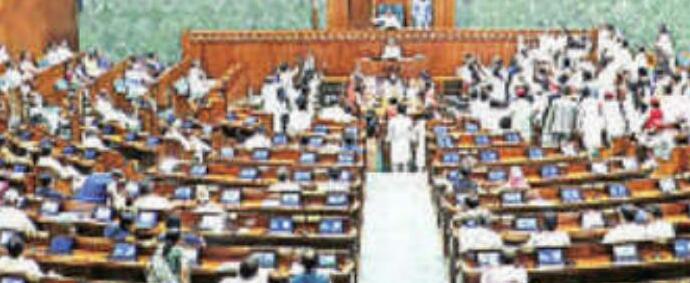 दोनों सदनों में हंगामा, कार्यवाही बाधित