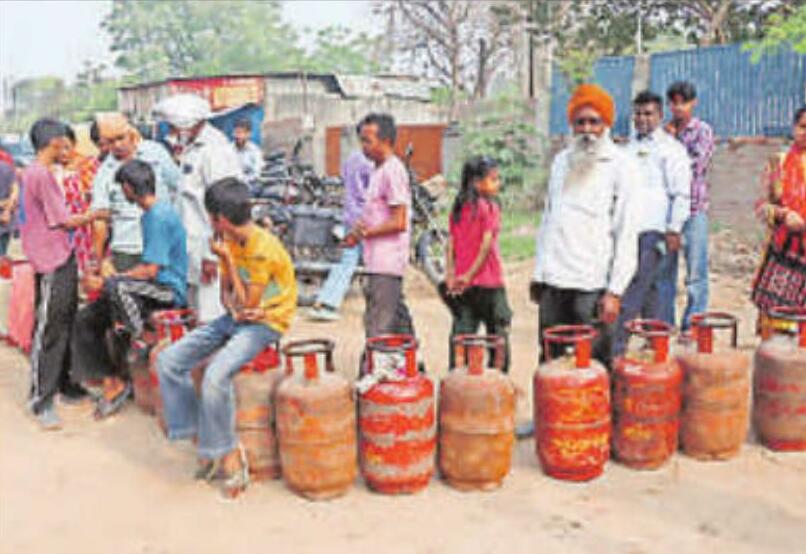 एलएनजी आयात में कमी व किल्लत के बाद सरकार ने लगाया आवश्यक वस्तु अधिनियम