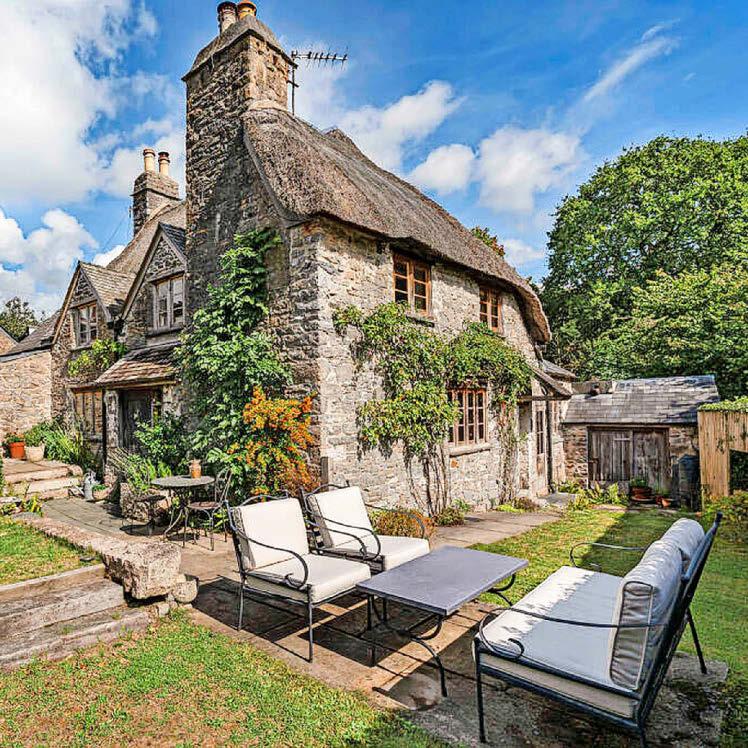 COTTAGE WITH PERIOD CHARM