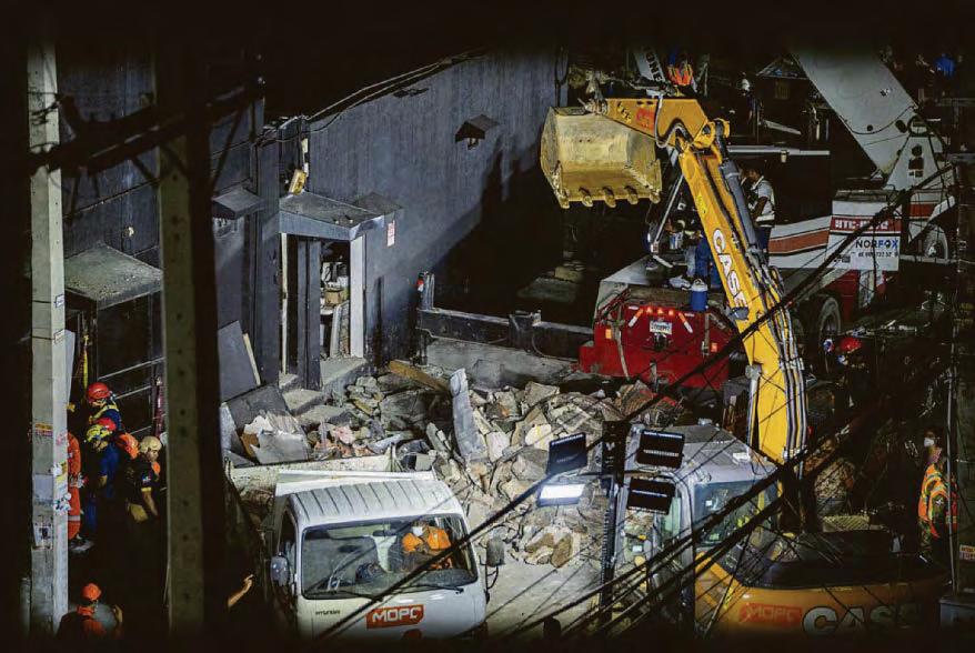 113 killed in roof collapse at nightclub concert