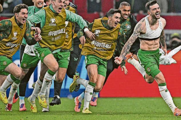 Irish fans out on the wings