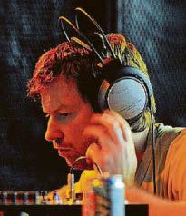Irish-born DJ's decks appeal as he tops Tay