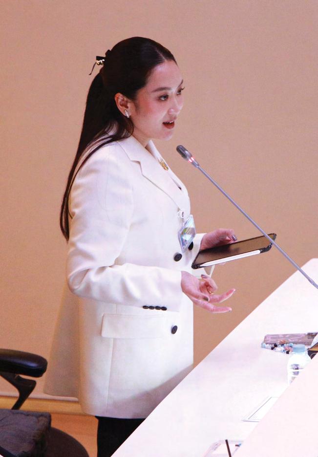 Opposition goes on offensive
