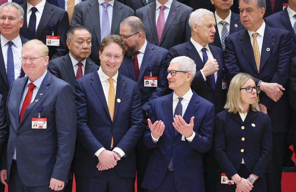 China promotes potential to Apple, Pfizer, other US firms