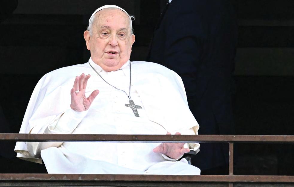 Pope returns to Vatican after five weeks