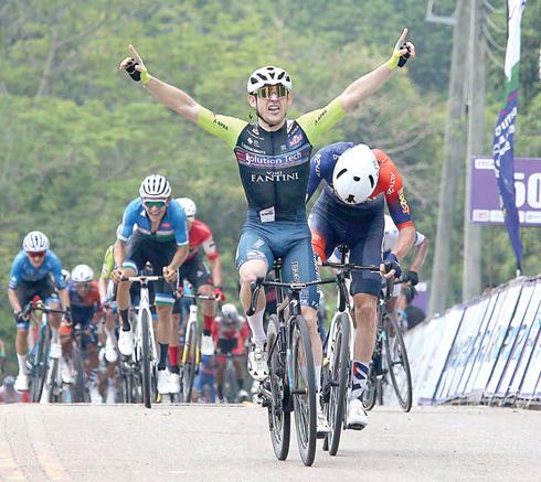 Quartucci wins as Pellaud retains lead