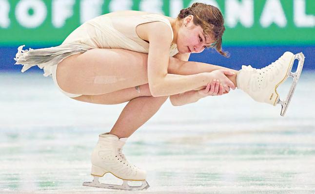 Favourites falter as Liu leads the field