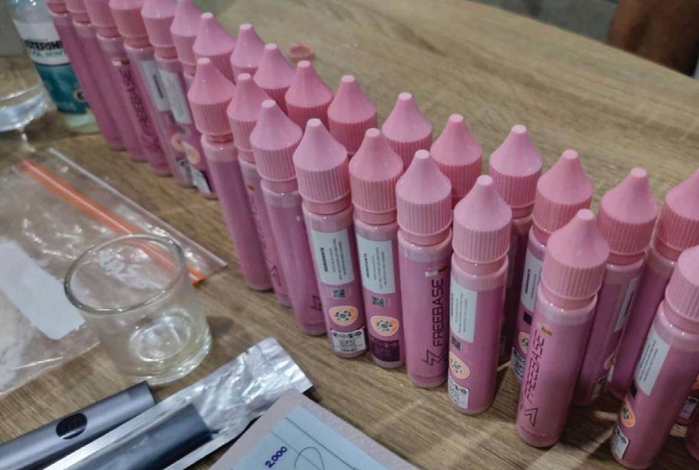 Chinese trio nabbed for illegal vape trade