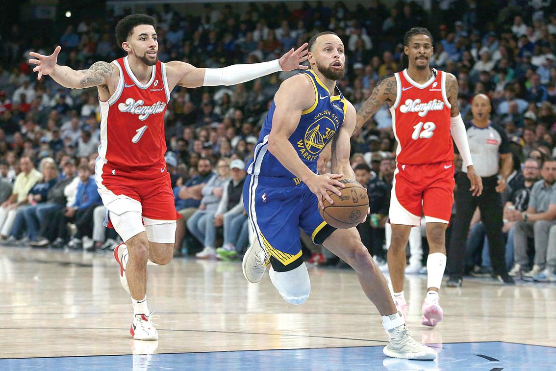 'Incredible' Curry torches Grizzlies