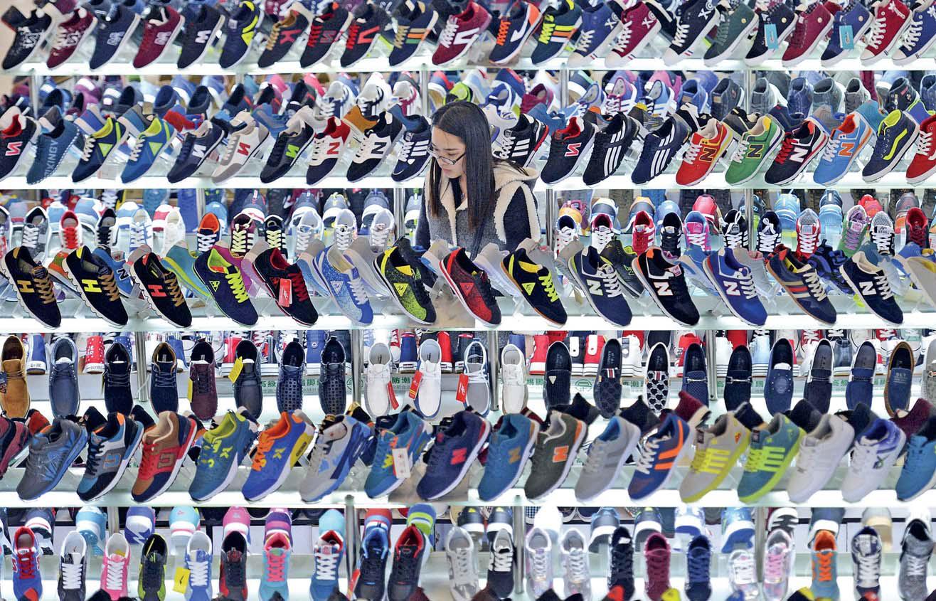 China downplays tariffs' economic effects