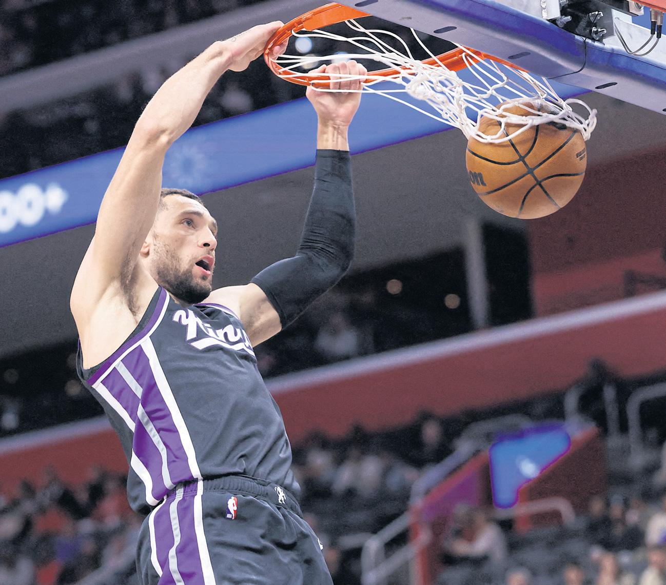 Zach attack! LaVine goes nuclear with 43 in fine rally