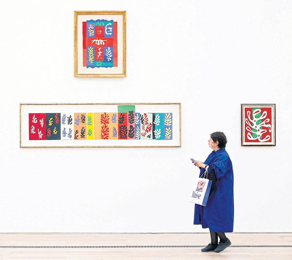 Global art sales 'declined 12% last year'