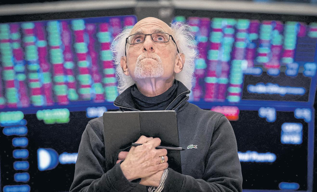 S&P 500 on precipice of bear market