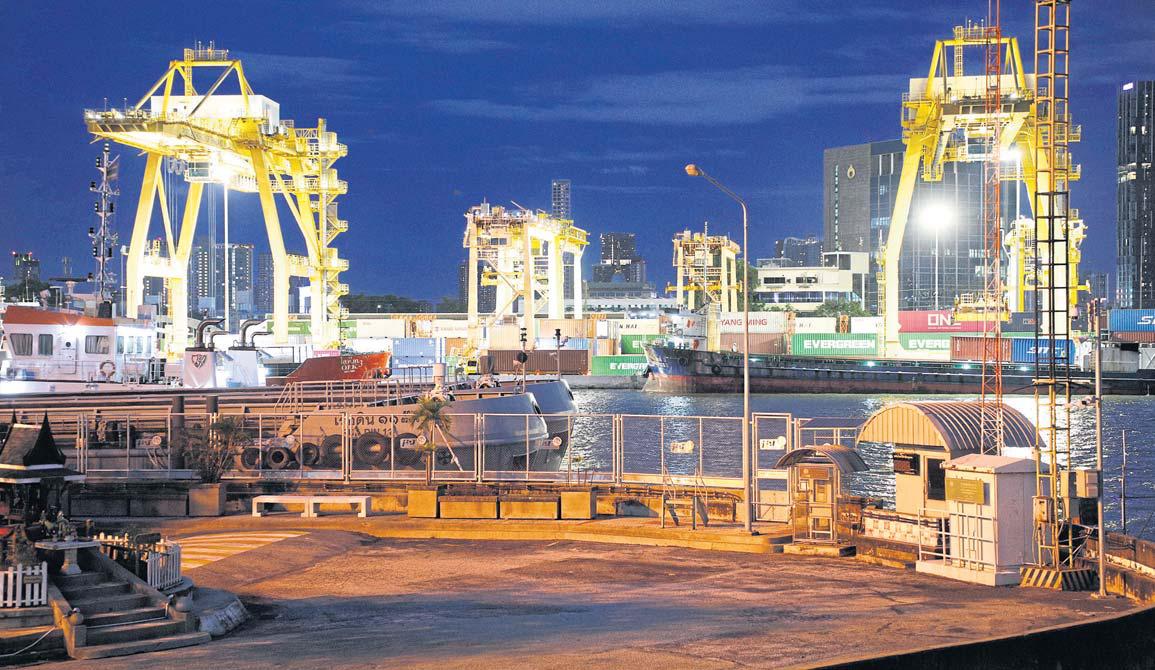 US pauses orders of imports
