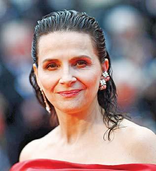 Which stars will join De Niro at Cannes this year?
