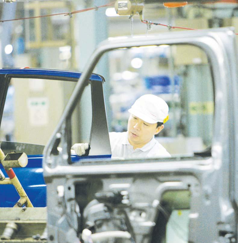 Nissan to cut Japanese production of top-selling US model due to tariffs
