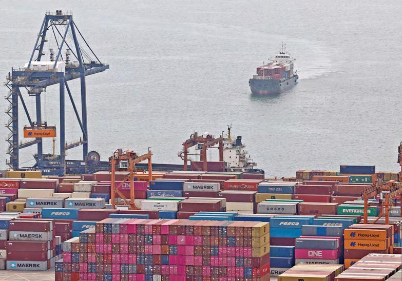 US hits Chinese ships with fee