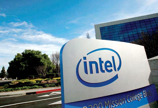 Intel CEO flattens leadership structure