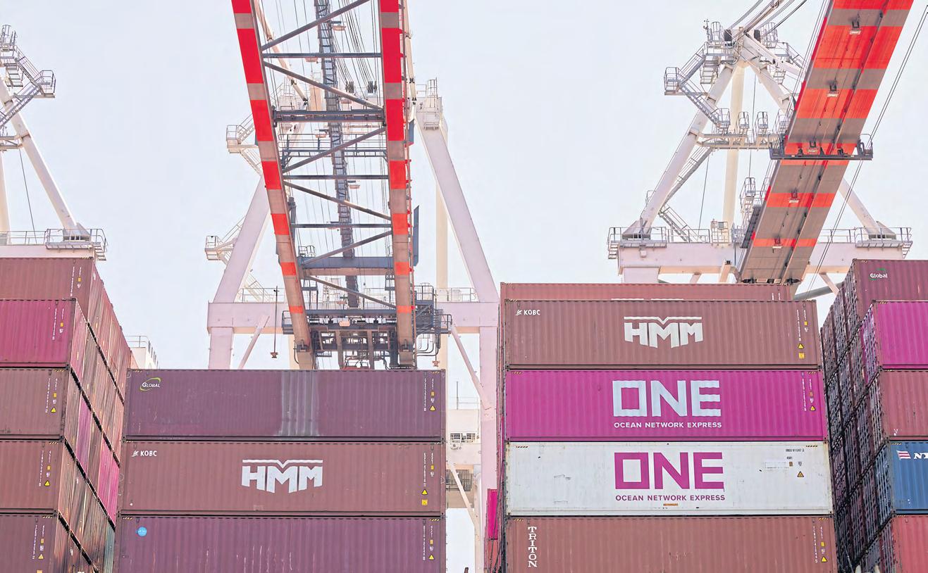 IMF warns of effects of trade war