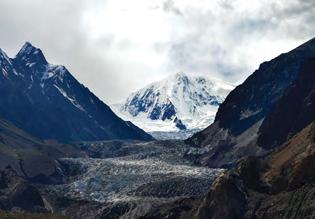 Himalayan snow at 23-year low, 2bn at risk, report says