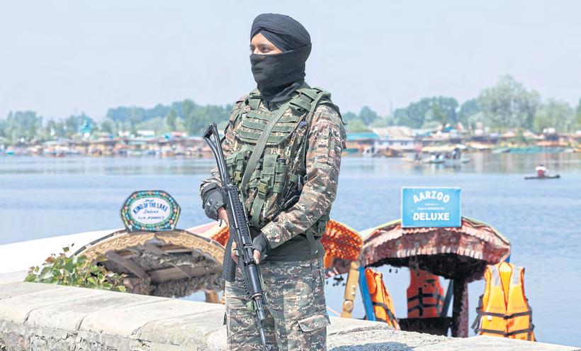 India and Pakistan troops exchange fire