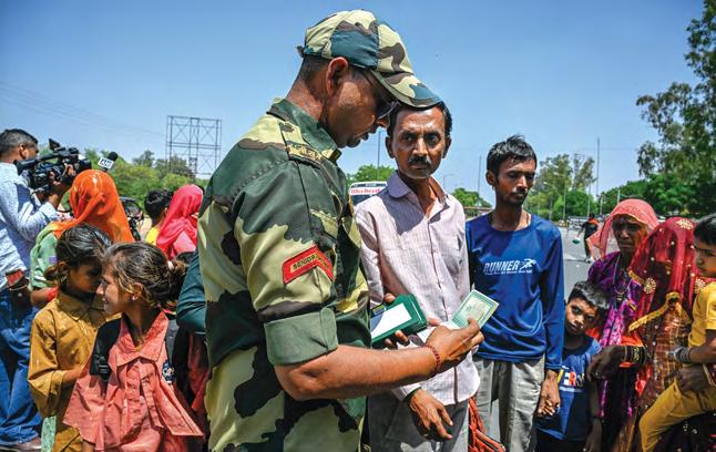 India, Pakistan troops trade gunfire again