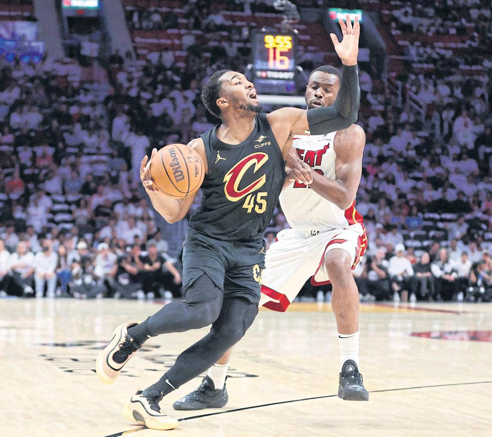 Cavs crush Heat in record slaughter