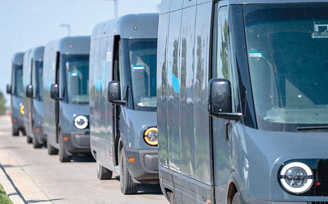 White House-Amazon spat ends with Trump praising Bezos