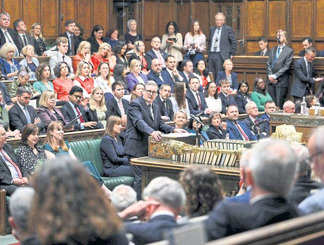 Big two parties face major test as polls open in local elections