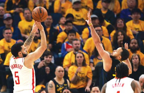 Rockets down Warriors to stay alive