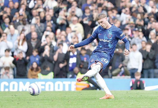 Chelsea sink EPL champs, Bees sting Man United