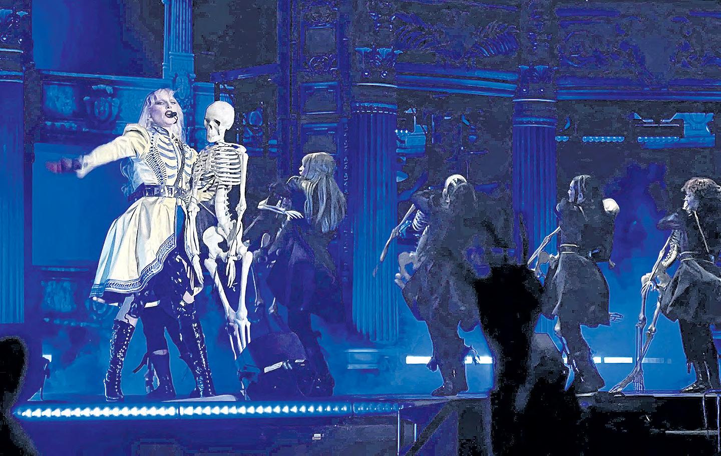 '2 million' throng Lady Gaga concert at Rio de Janeiro's Copacabana Beach