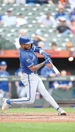 Royals blitz franchise-best seven HRs, blast Baltimore
