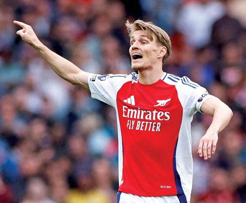 Arsenal told to 'stick together'