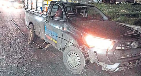 Falling steel cable damages 2 trucks