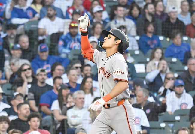 Giants explode for 9 runs in 11th inning