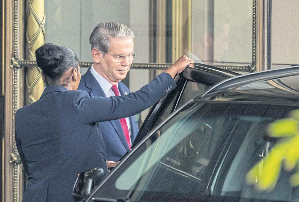 US, China look to ease trade war