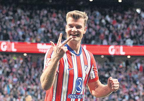Sorloth hits four as Atleti romp