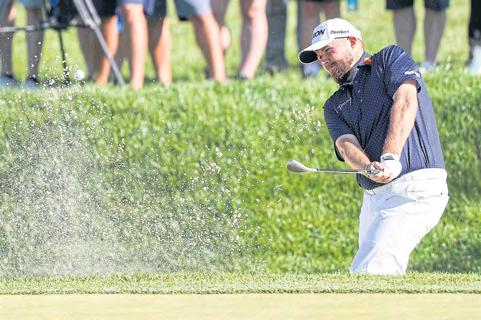 Lowry, Straka share lead at windy Truist