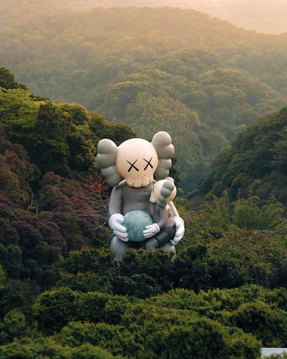 Giant sculpture arrives at Sanam Luang