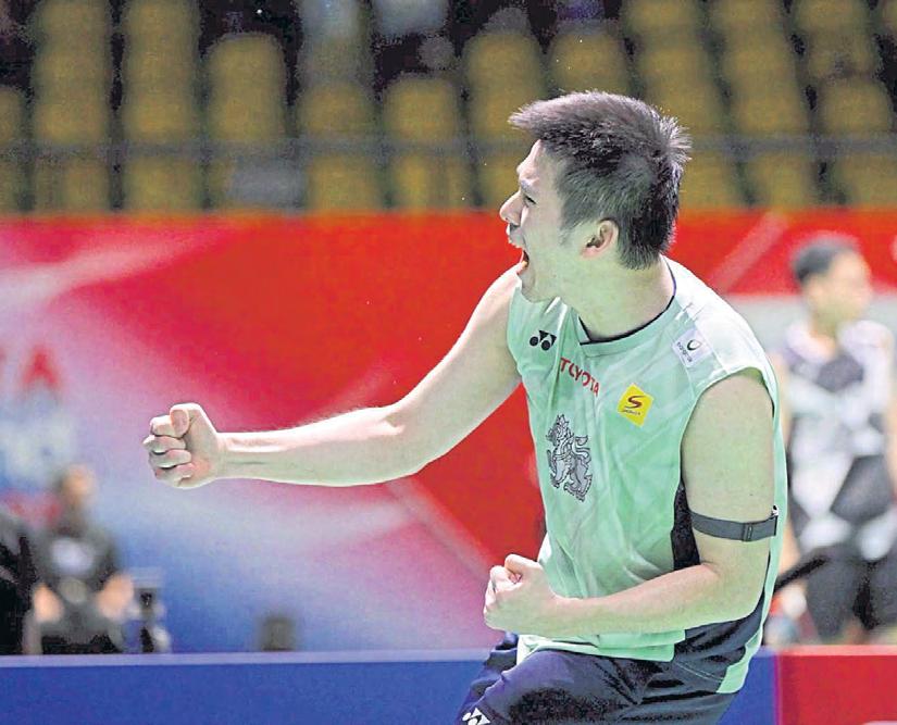 Pornpawee cruises, Kunlavut survives