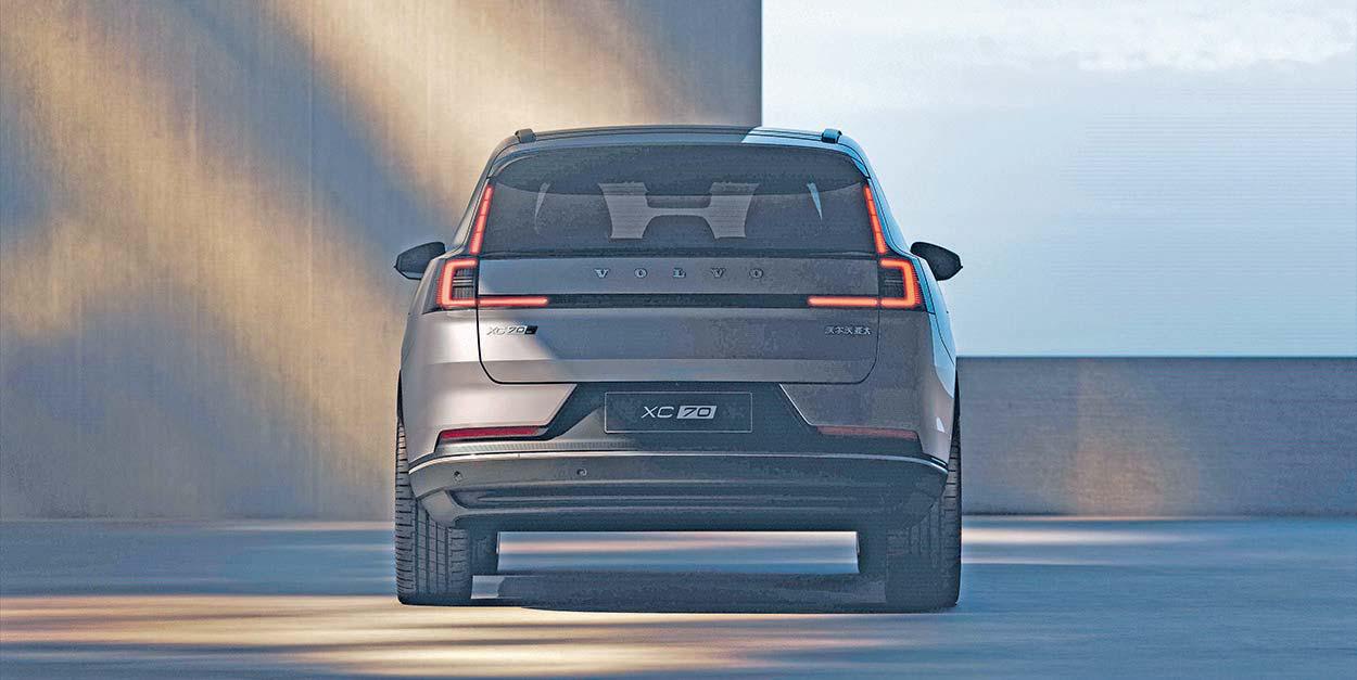 VOLVO RESURRECTS XC70 AS LONG-RANGE PHEV