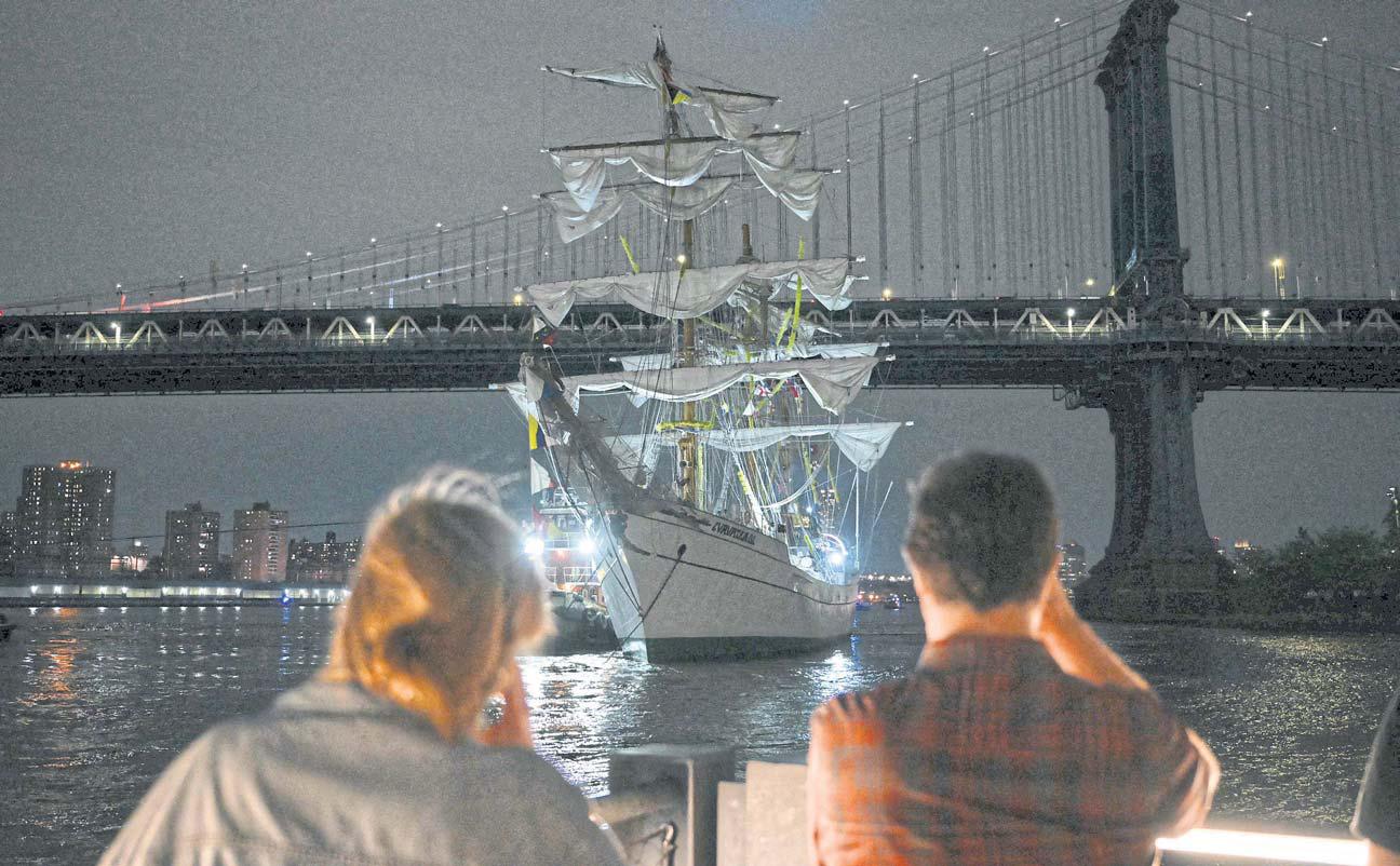 Brooklyn Bridge ship crash kills 2